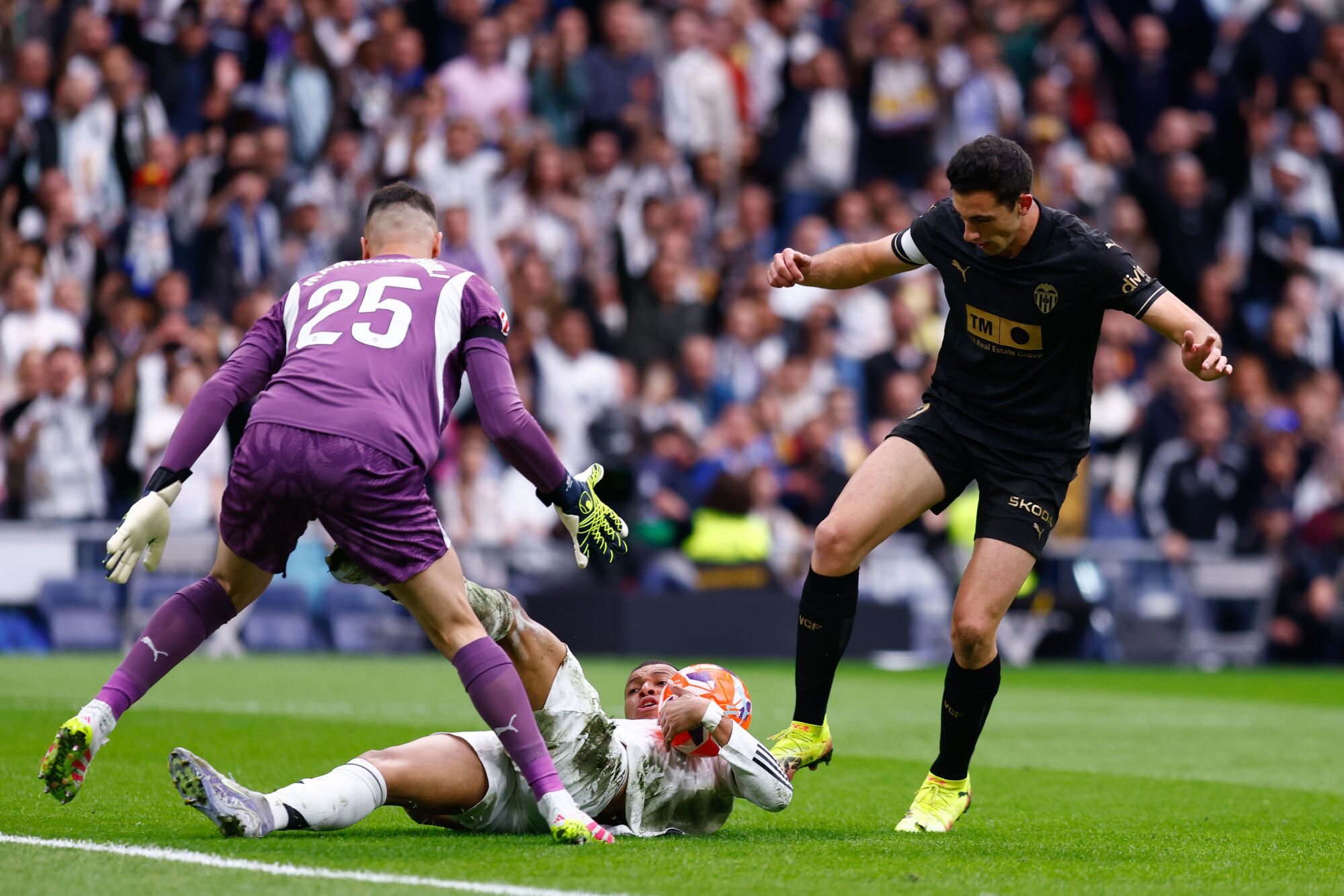 Kylian Mbappe of Real Madrid and Cesar Tarrega of Valencia in action during the Spanish League, LaLiga EA Sports, football match played between Real Madrid and Valencia CF at Santiago Bernabeu stadium on April 05, 2025, in Madrid, Spain. AFP7 05/04/2025 ONLY FOR USE IN SPAIN. Dennis Agyeman / AFP7 / Europa Press;2025;SPAIN;SPORT;ZSPORT;SOCCER;ZSOCCER;Real Madrid v Valencia CF - LaLiga EA Sports;