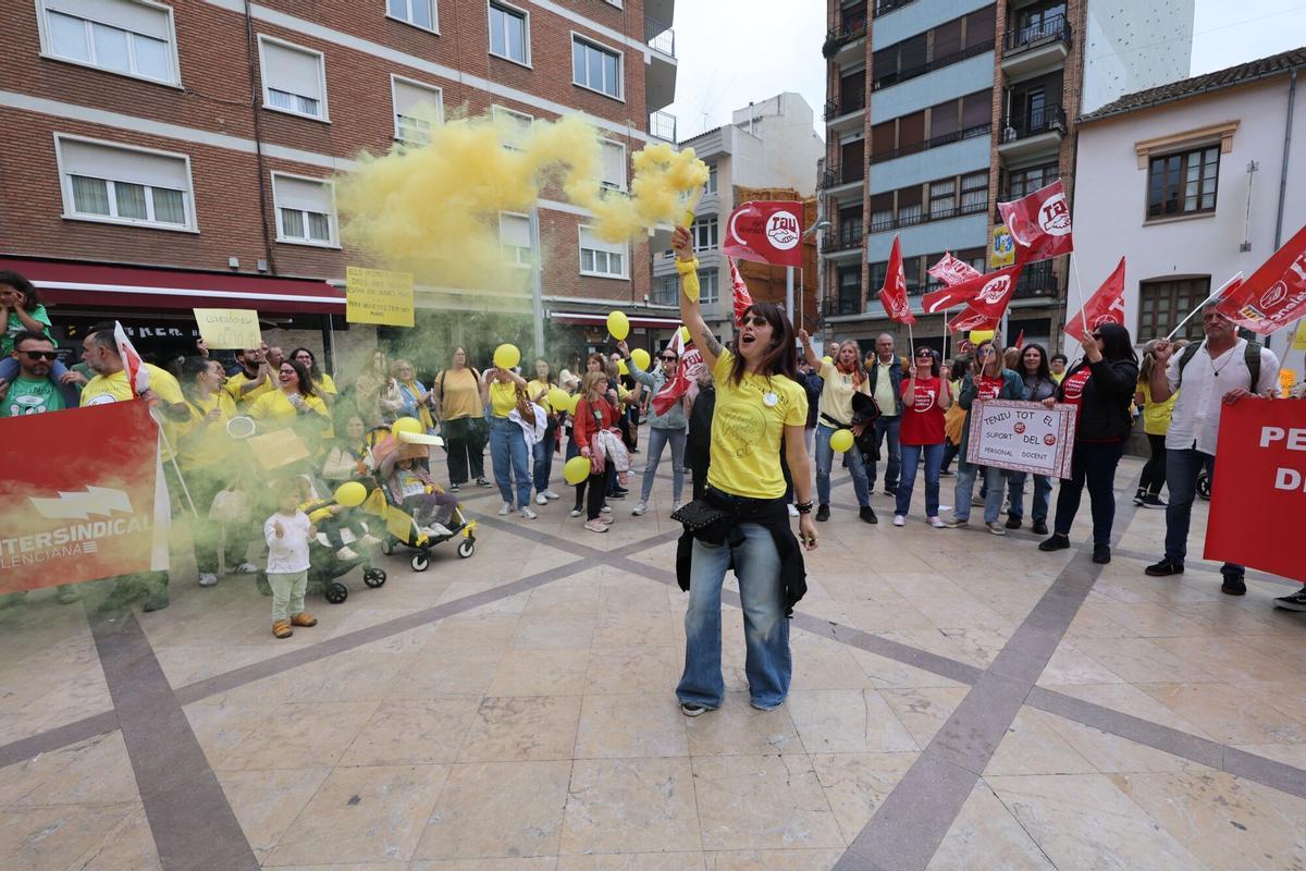 07/05/2026 | Plaza de las Aulas, Castellón | Concentración de trabajadoras de las escuelas infantiles durante la huelga educativa