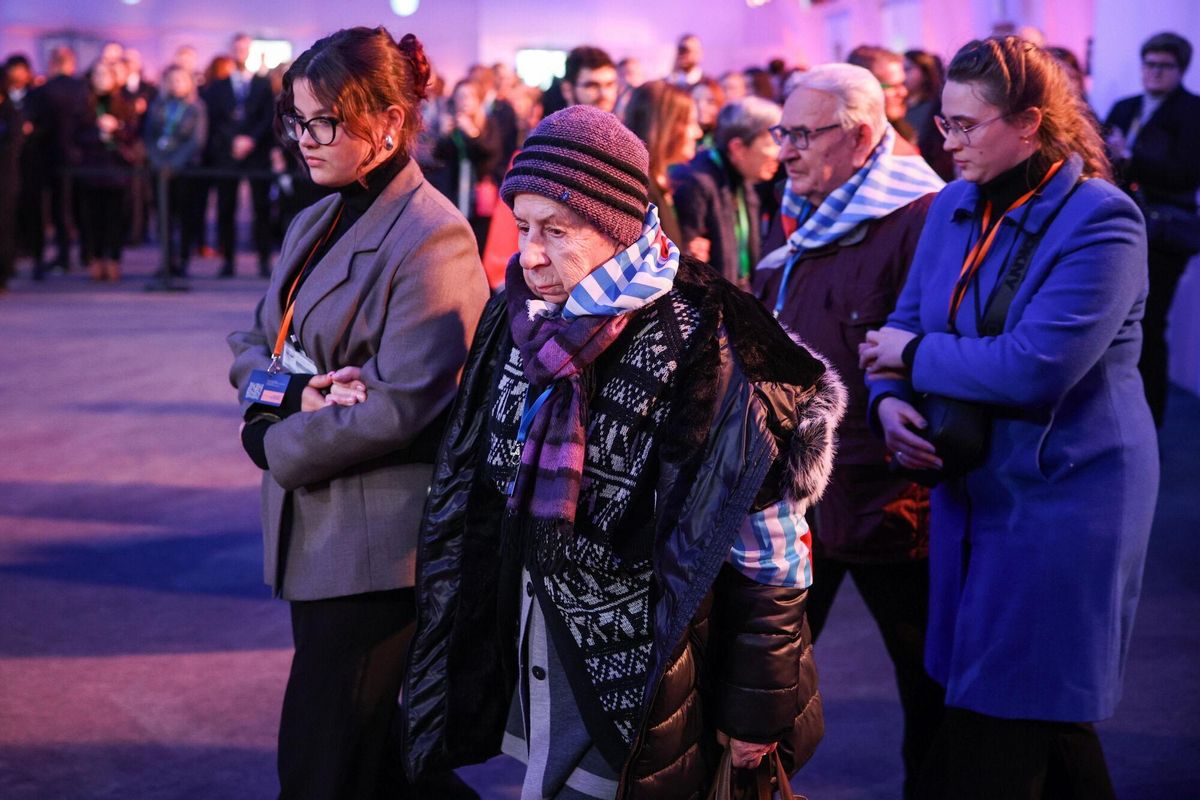 Brzezinka (Poland), 27/01/2025.- Former prisoners and their guests attend the main ceremonies commemorating the 80th anniversary of the liberation of the former German Nazi concentration and extermination camp KL Auschwitz-Birkenau in Oswiecim, Poland, 27 January 2025. The largest German Nazi extermination camp, KL Auschwitz-Birkenau, was liberated by the Red Army on 27 January, 1945. The world commemorates its liberation every year on January 27 as International Holocaust Remembrance Day. (Alemania, Polonia) EFE/EPA/LUKASZ GAGULSKI POLAND OUT. POLAND OUT