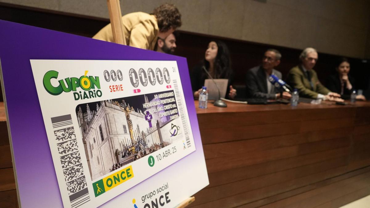 Presentación cupón de la ONCE dedicado a la Hermandad del Espíritu Santo.