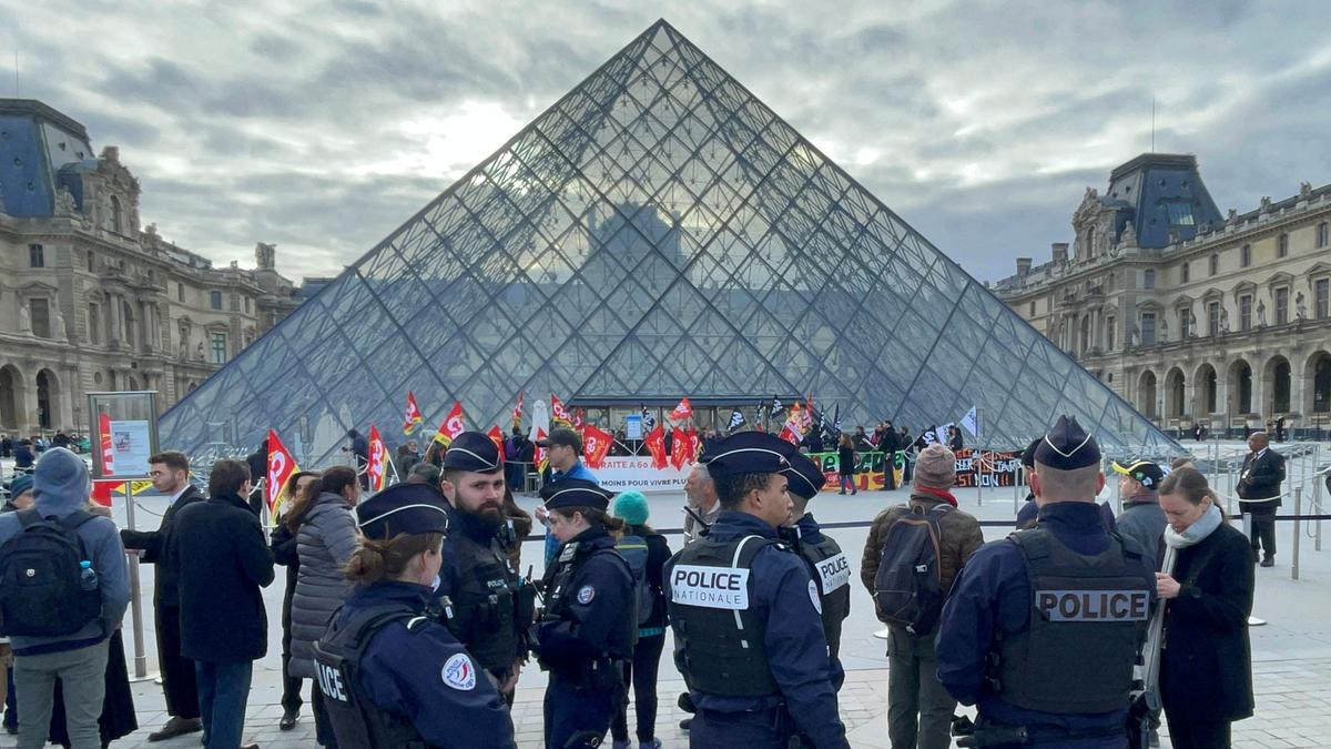 El Louvre cierra sus puertas a modo de protesta contra la reforma de las pensiones de Macron