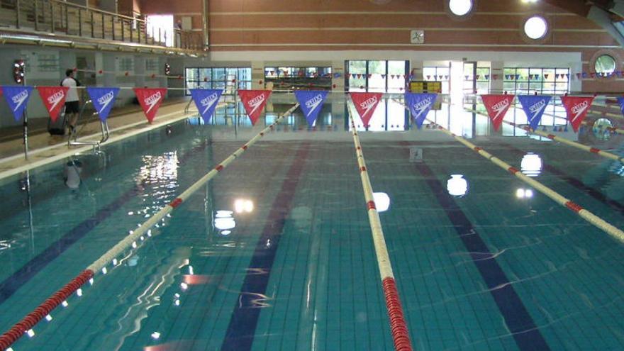 La piscina de Torrevieja hace aguas y se clausura para repararla