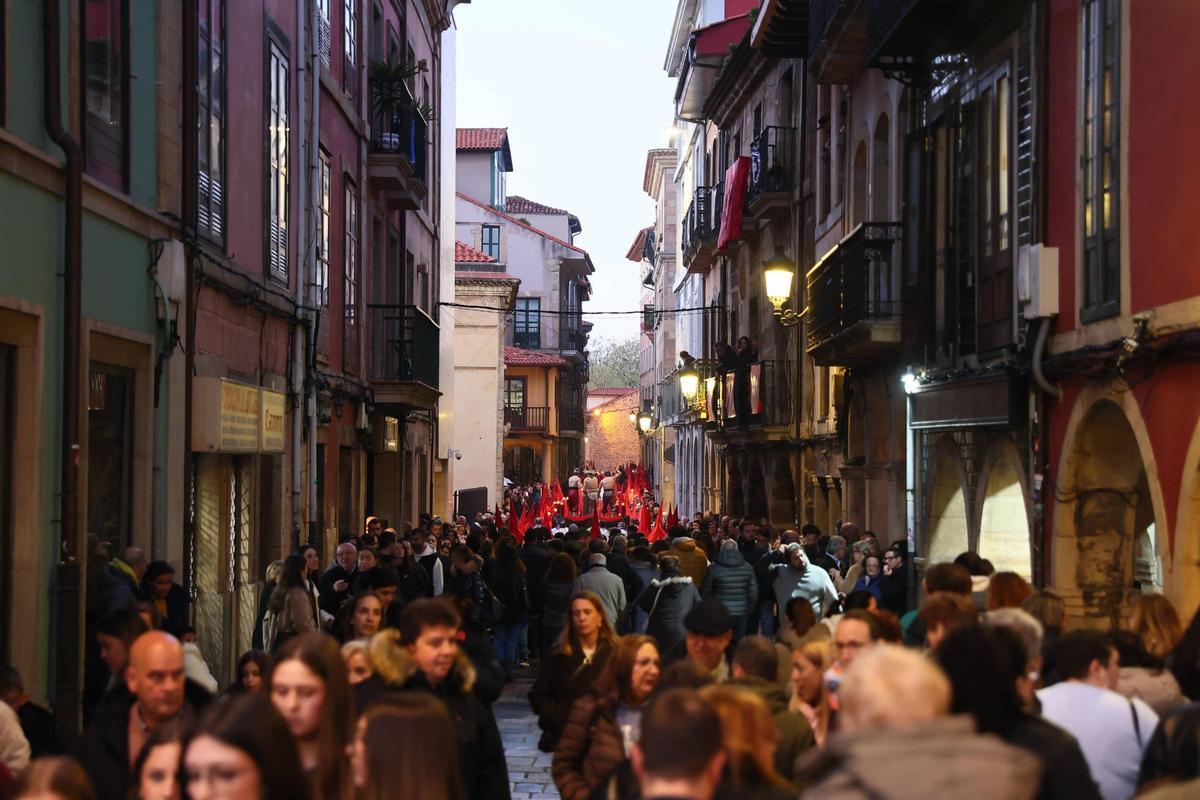 EN IMÁGENES: La multitudinaria prcesión de San Pedro en Avilés