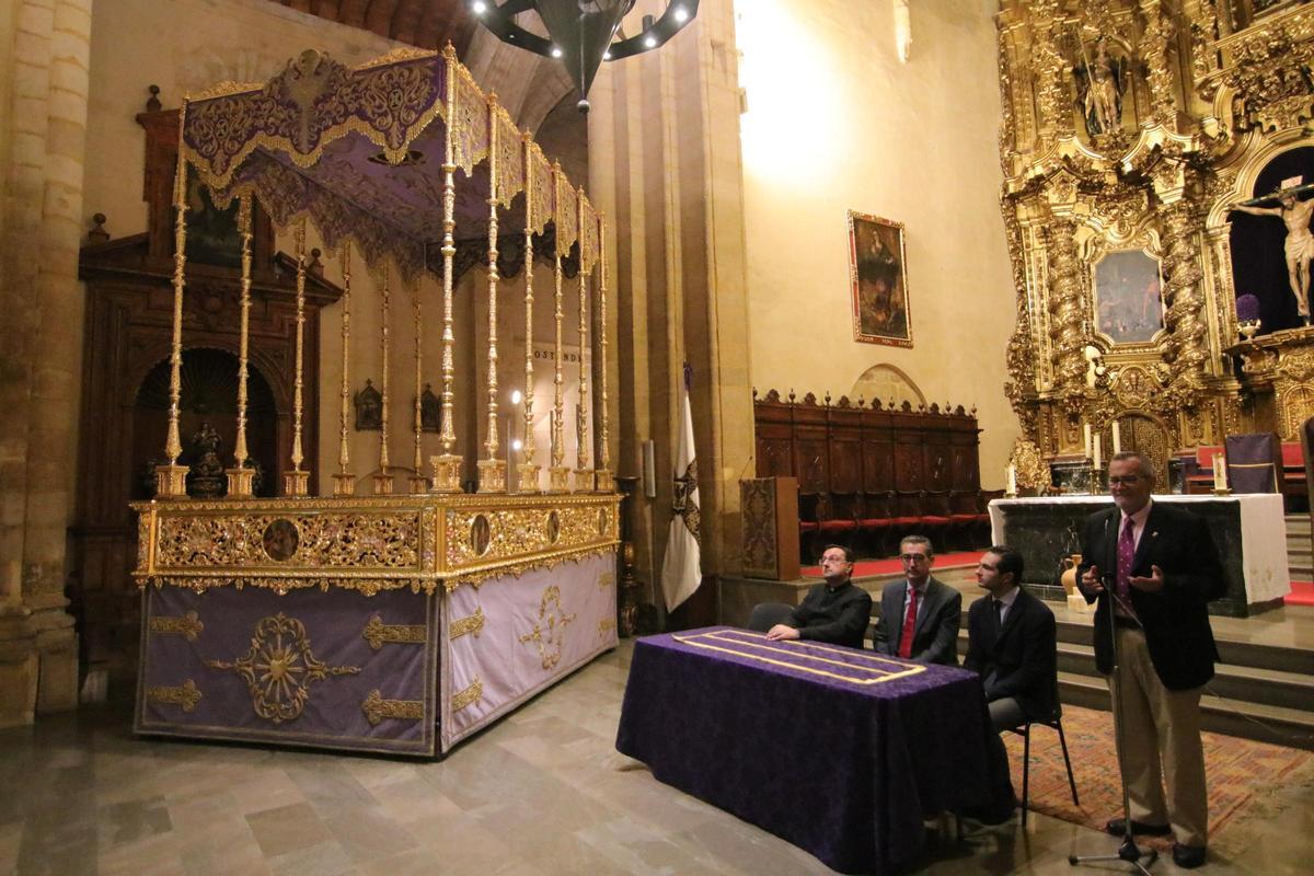 Reforma del palio de la Virgen de las Lágrimas.