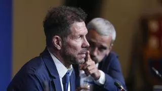 Simeone se rinde a Griezmann entre lágrimas: "La sociedad necesita gente como tú"