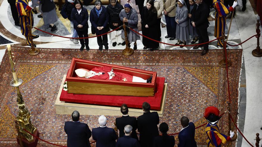 El Papa es despedido en un funeral histórico