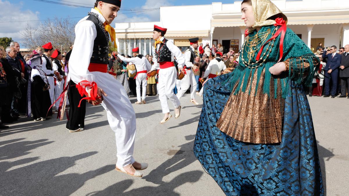 La exhibición de ball pagès durante las fiestas de Santa Agnès de Corona