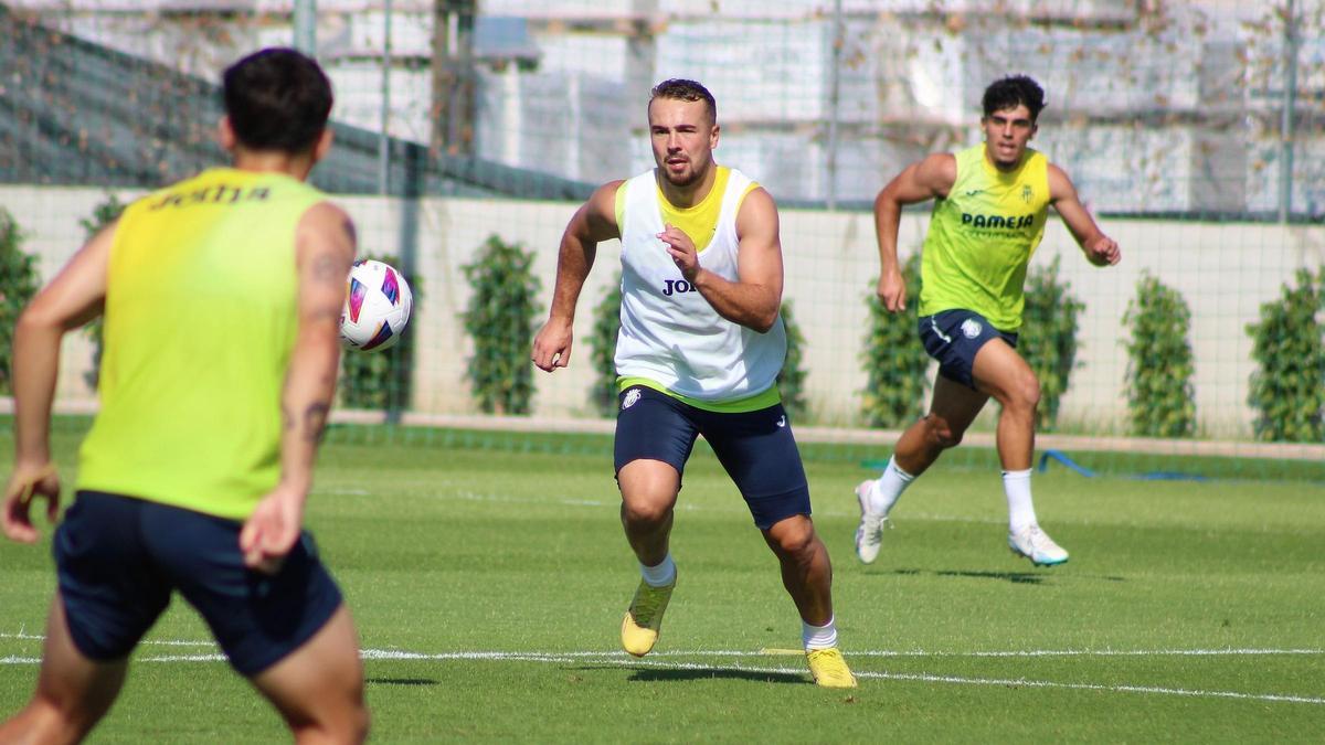 El pistolero Javi Ontiveros, el primero en llegar a las cinco amarillas en el Villarreal B