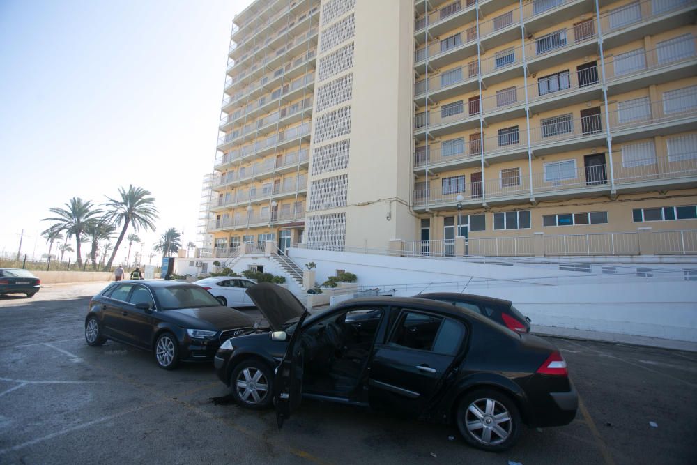 Tres edificios de la playa de San Juan siguen anegados y 120 viviendas sin luz ni agua