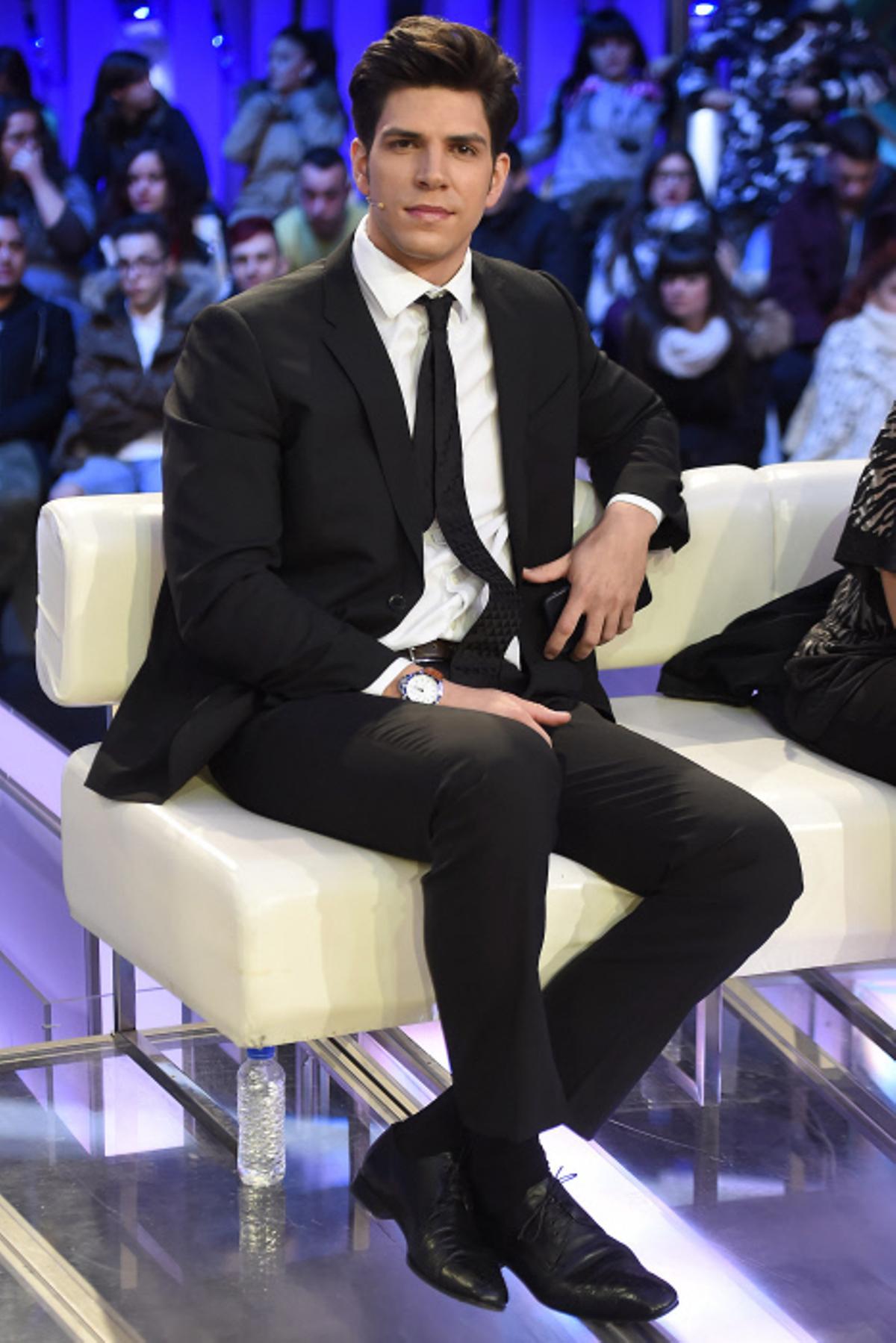 Un jovencito Diego Matamoros en un plató de televisión
