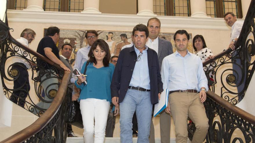 Mazón imita a Puig con un &quot;retiro espiritual&quot; de sus diputados provinciales