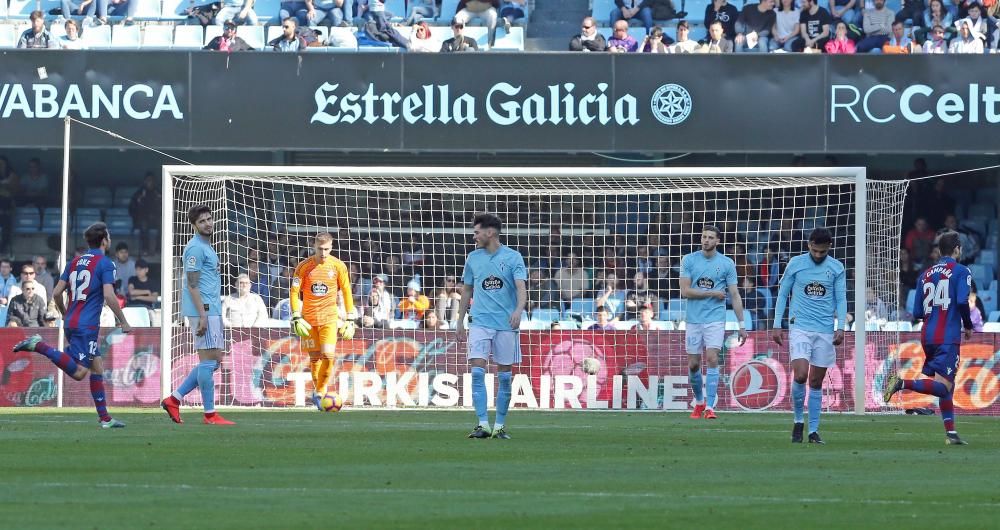 El Celta - Levante, en imágenes. // M.G. Brea | R. Grobas | EFE