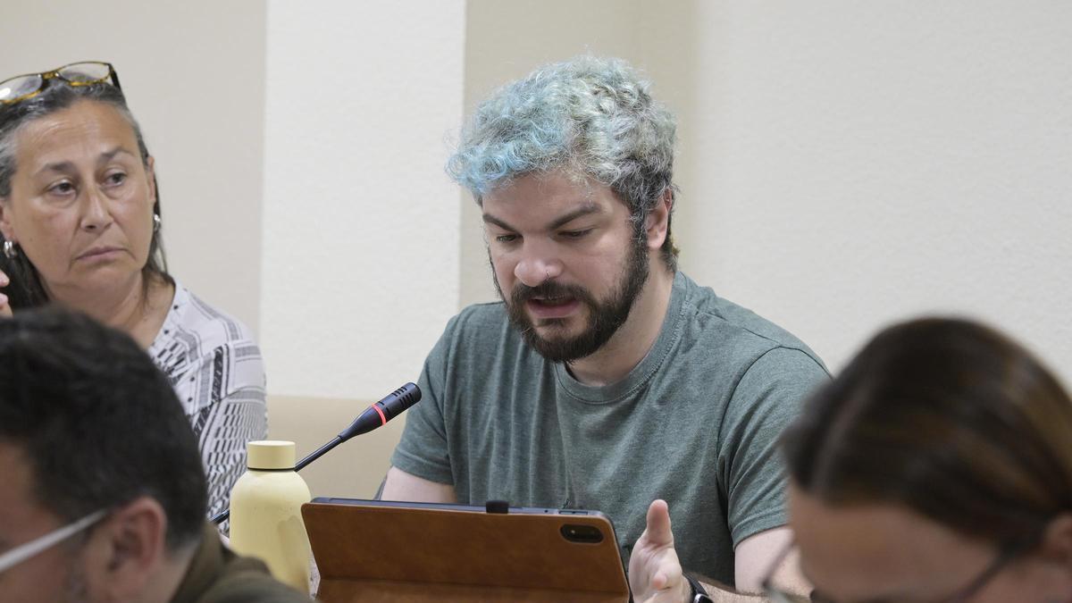 El concejal, Elías López.