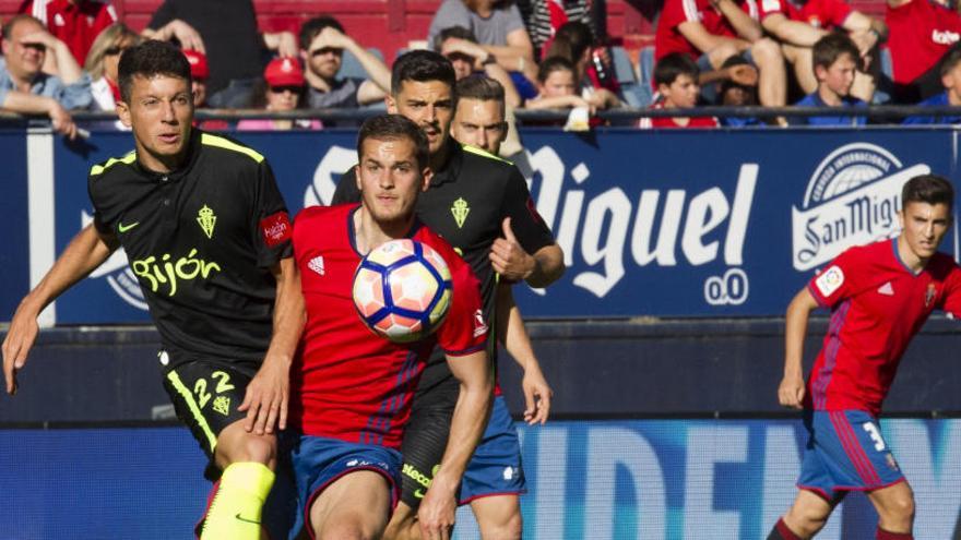 Imagen del partido entre el Osasuna y el Sporting de Gijón