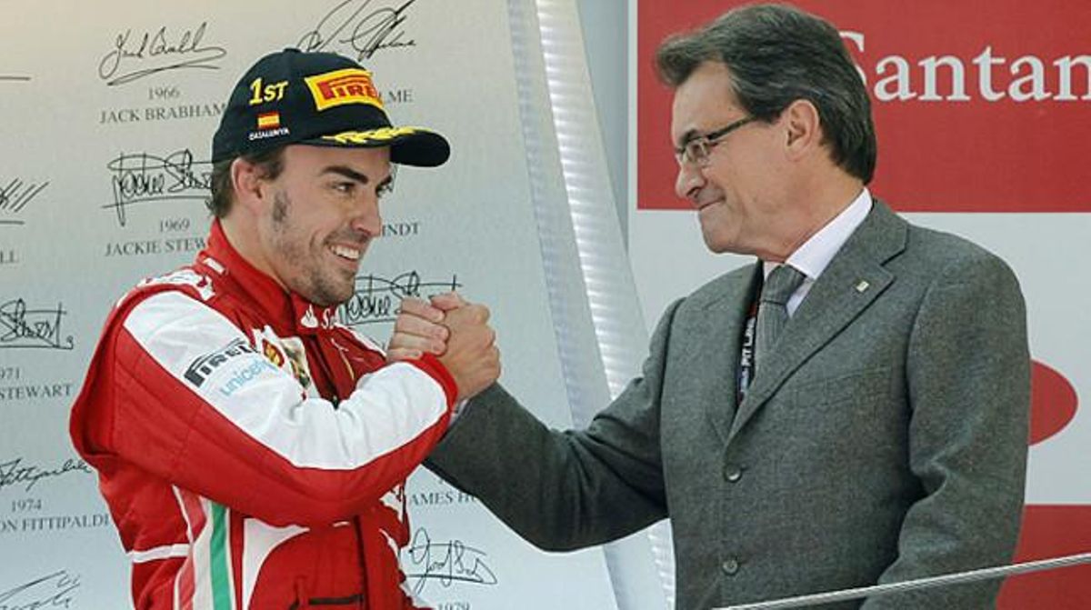 Artur Mas felicita Fernando Alonso per la seva victòria a Montmeló. Artur Mas felicita Fernando Alonso per la seva victòria a Montmeló.