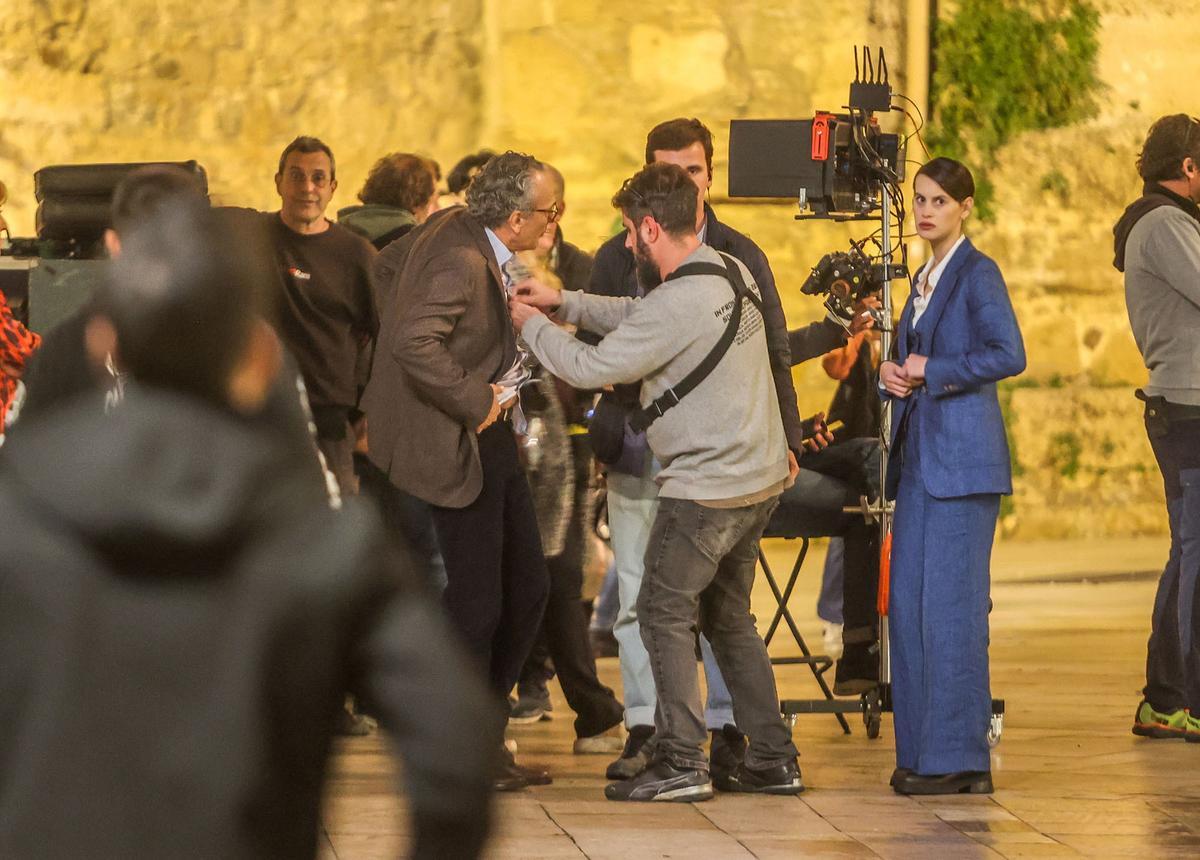 Rodaje de una secuencia de 'La chica de nieve 2' junto a la Catedral de Málaga.
