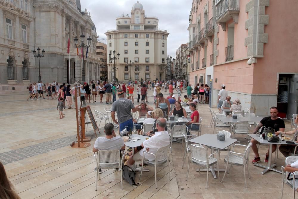 Los turistas 'huyen' de la costa y se refugian en