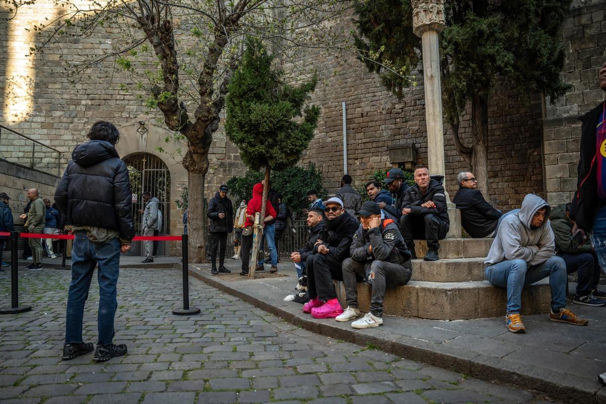 Los que vienen son muy mayoritariamente jóvenes que duermen en la calle, que llevan menos de un año en ella, y que no tienen documentación.