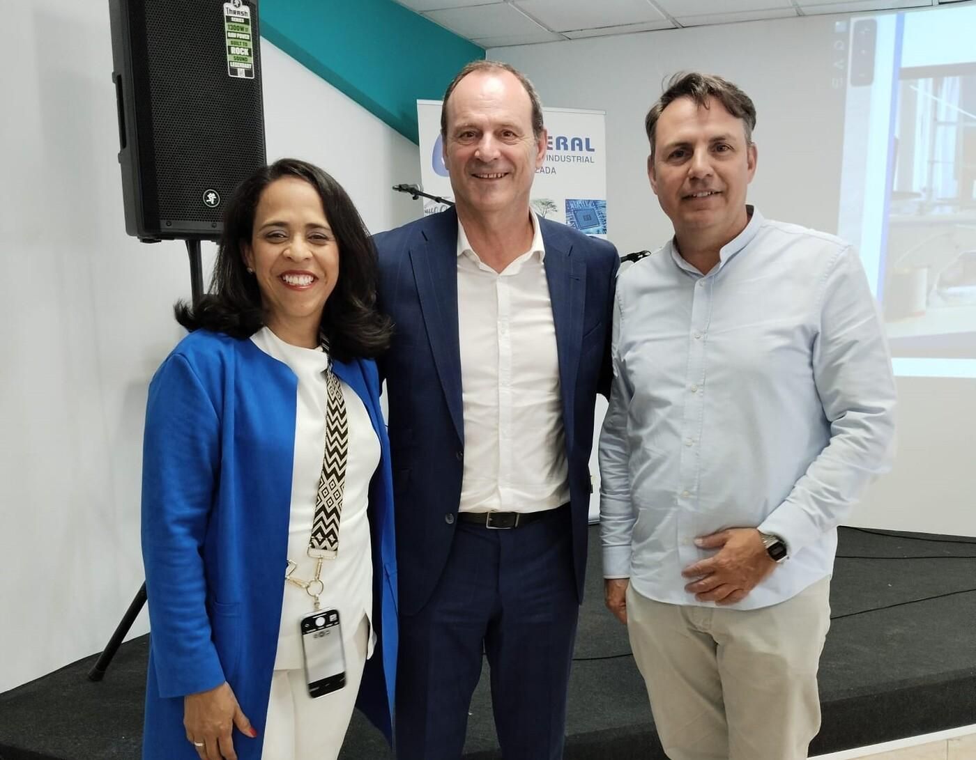 El presidente de Canarias, Fernando Clavijo, visita la lavandería Romeral