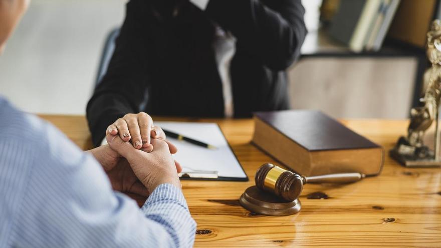 Los economistas alicantinos refuerzan su papel como mediadores ante la obligatoriedad de los MASC