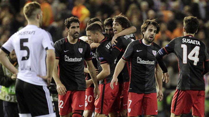 Un gol de Aduriz salva al Athletic y elimina al Valencia