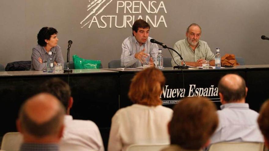 Por la izquierda, Esther Prieto, David Fernández y Francisco Macías.