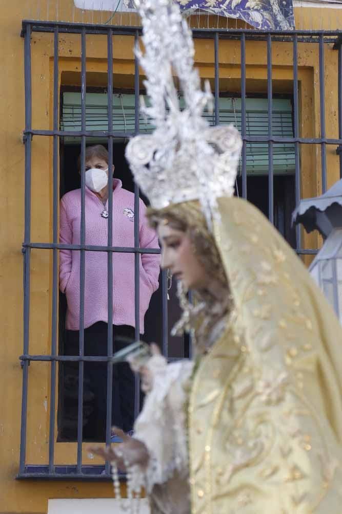 La Virgen de la Paz vuelve a su plaza de Capuchinos