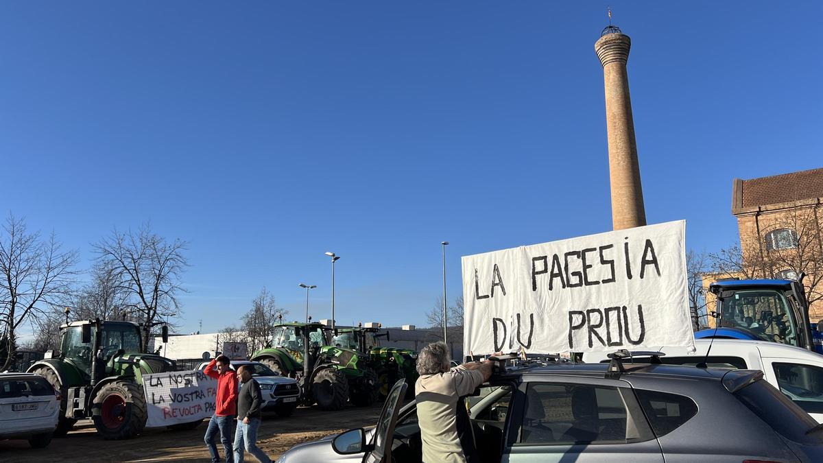 Pagesos de la Catalunya central es concentren a Vic: "Si l'hem de liar, la liarem"