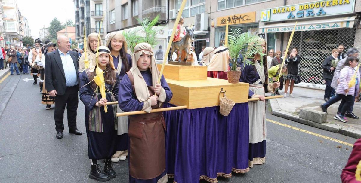 El nuevo paso de la Borriquita de la Semana Santa lalinense. | Bernabé/Ángel Abeledo