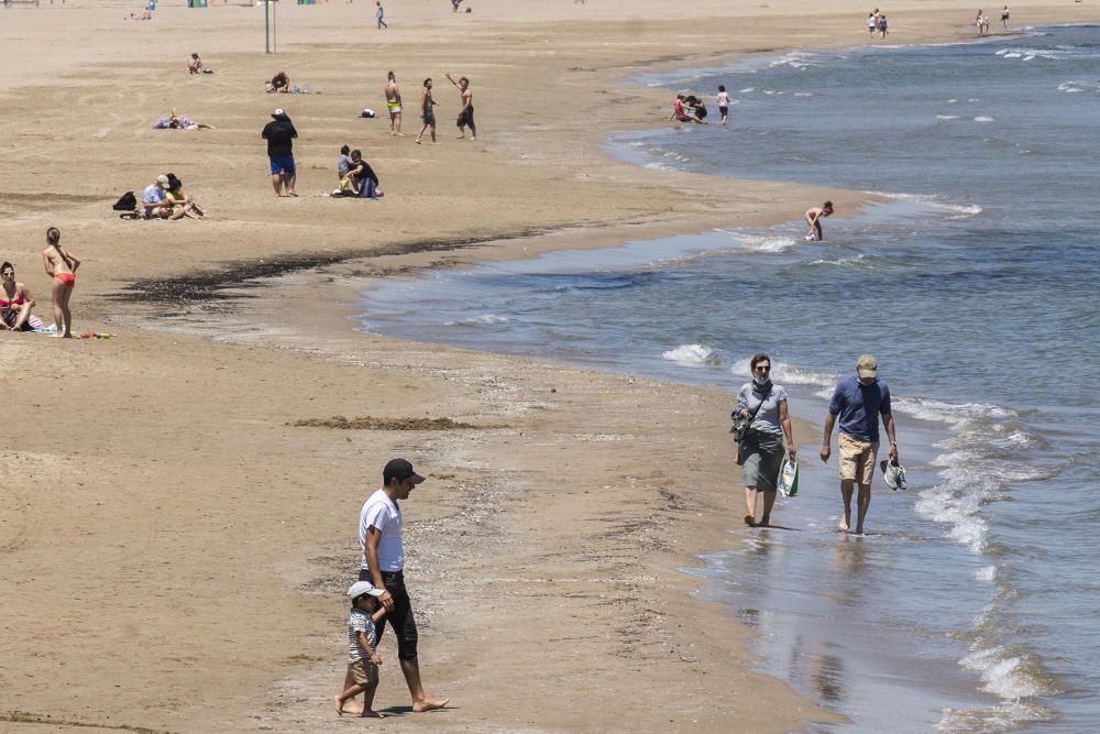 Playas y terrazas llenas en València en los primeros días de la fase 1