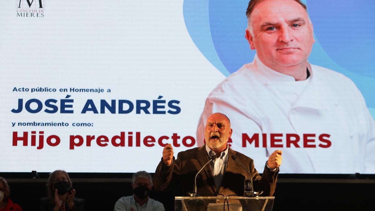 José Andrés, aclamado en Mieres, en su ruta didáctica por Asturias de la mano de los Premios Princesa