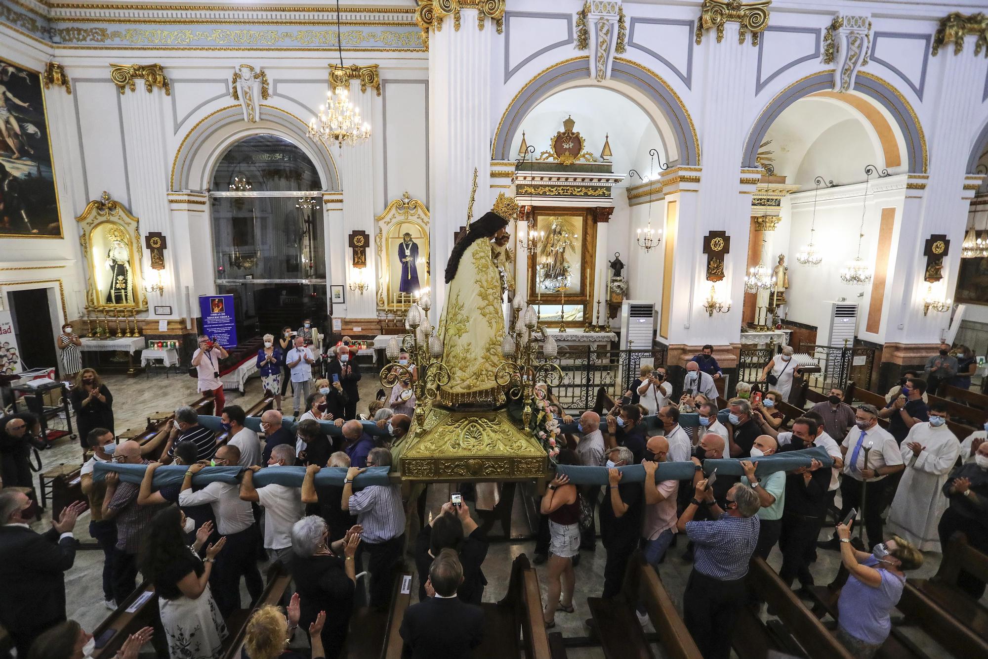 La Virgen vuelve a procesionar con público