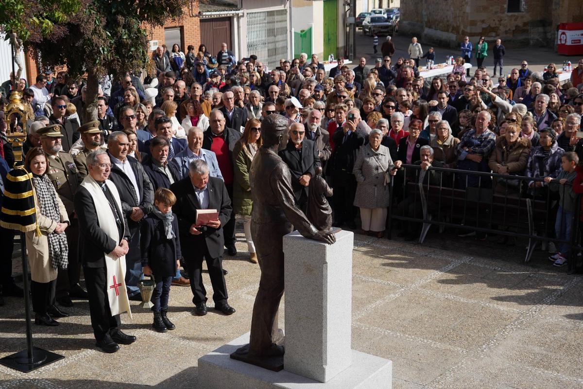 Una estatua de bronce, el recuerdo indeleble de Coreses a Ramón Álvarez
