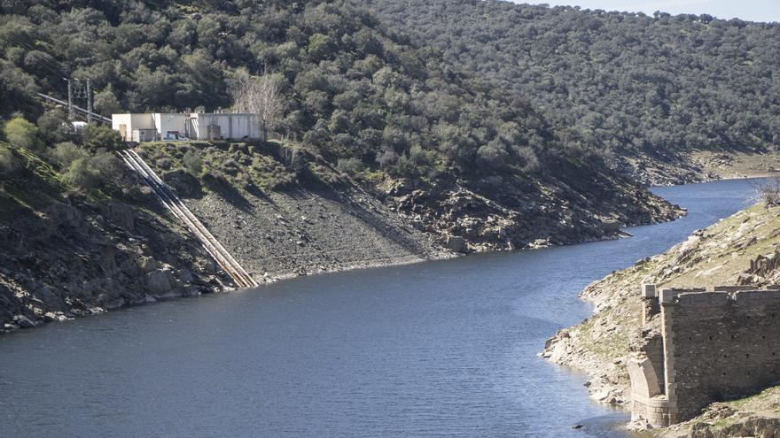 La presa en el Almonte vuelve al debate político en el pleno del Ayuntamiento de Cáceres