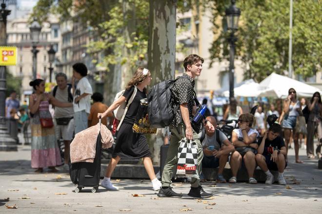 Sondeo GESOP: Siete de cada diez barceloneses apoyan prohibir los pisos turísticos y subir las tasas al viajero