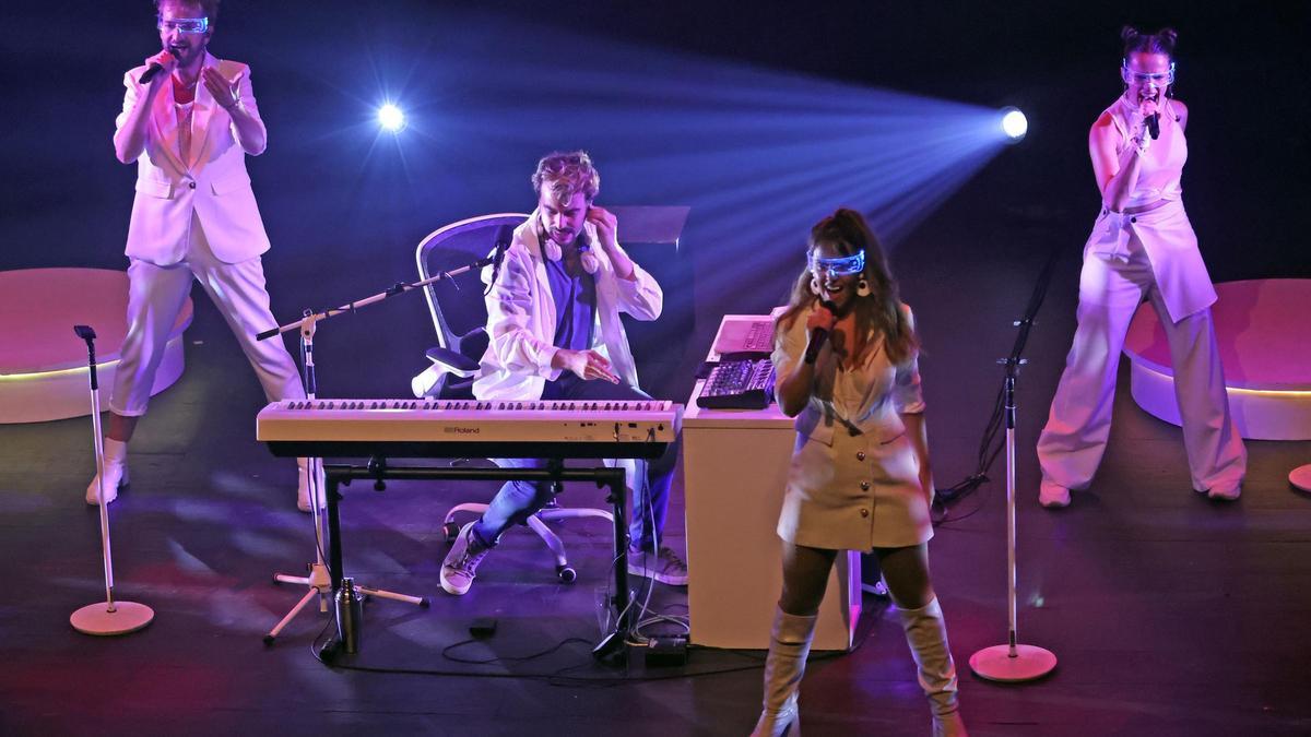 Dídac Flores (al teclat) és el creador i un dels intèrprets de "Tuelf points"