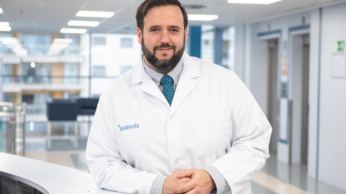 El Dr. Sergio Ibáñez, médico tricólogo de Juaneda Hospitales.
