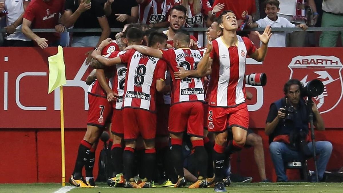 Stuani celebra el primer gol de la historia del Girona en Primera.