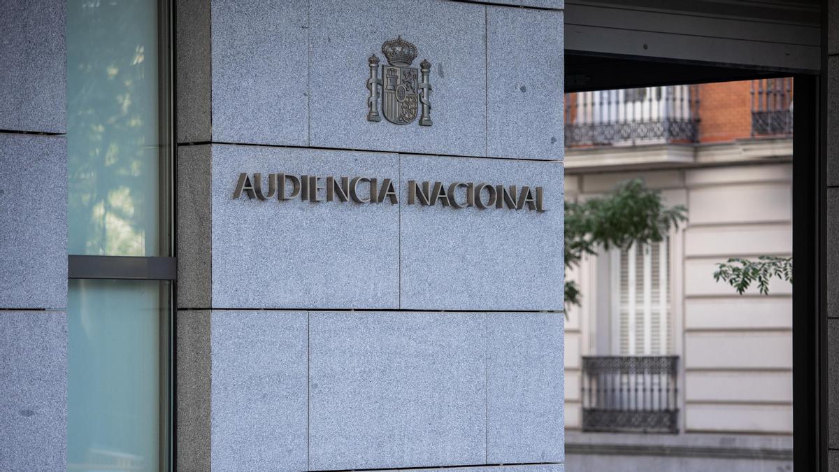 Archivo - Entrada a la Audiencia Nacional en el momento en el que dos miembros del ente público ICM han sido testigos sobre la supuesta financiación ilegal del PP madrileño en ‘Púnica’, a 7 de octubre de 2021, en Madrid, (España).