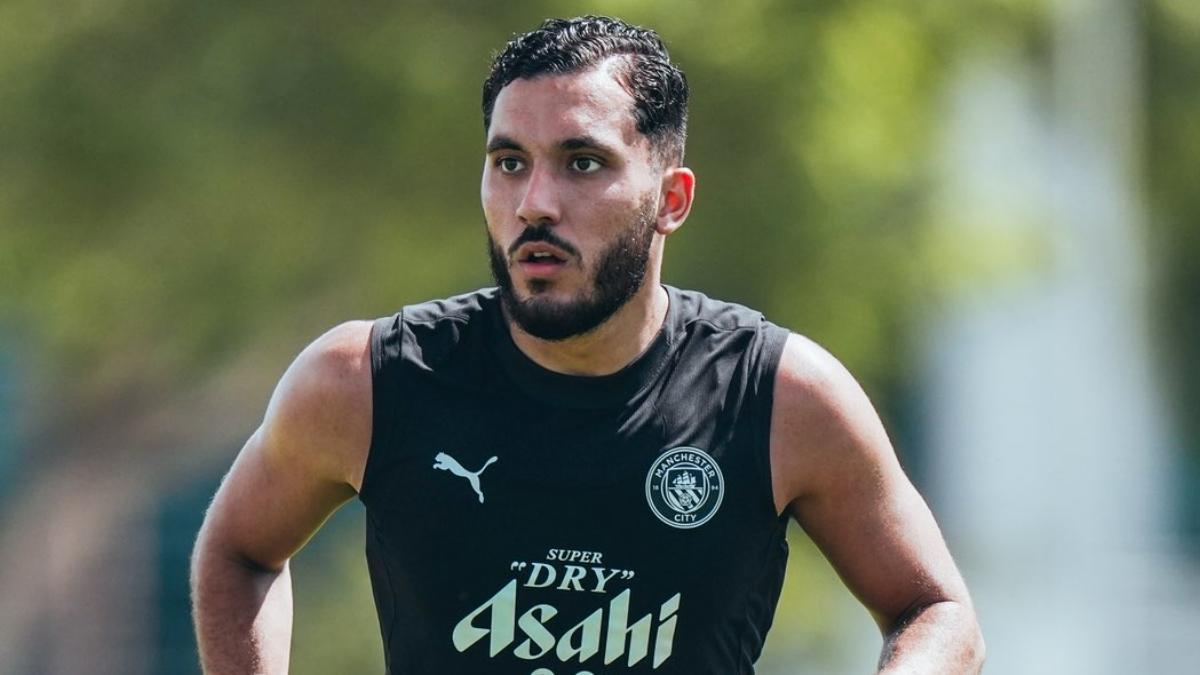 Rayan Cherki, entrenándose con el Manchester City