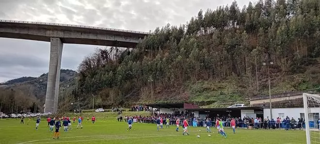 El otro derbi, así fue el choque entre los de Cornellana y los de La Espina