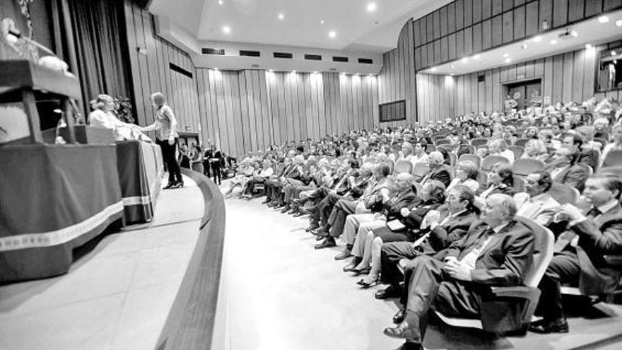 El salón de actos del Colegio de Médicos durante la celebración, ayer, de la patrona, la Virgen del Perpetuo Socorro.