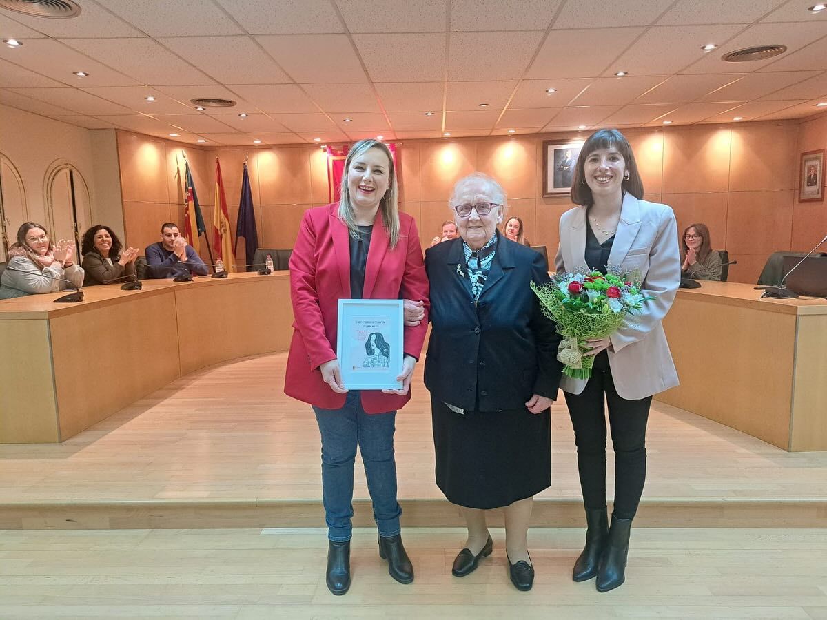 Altura homenajea a la mujer