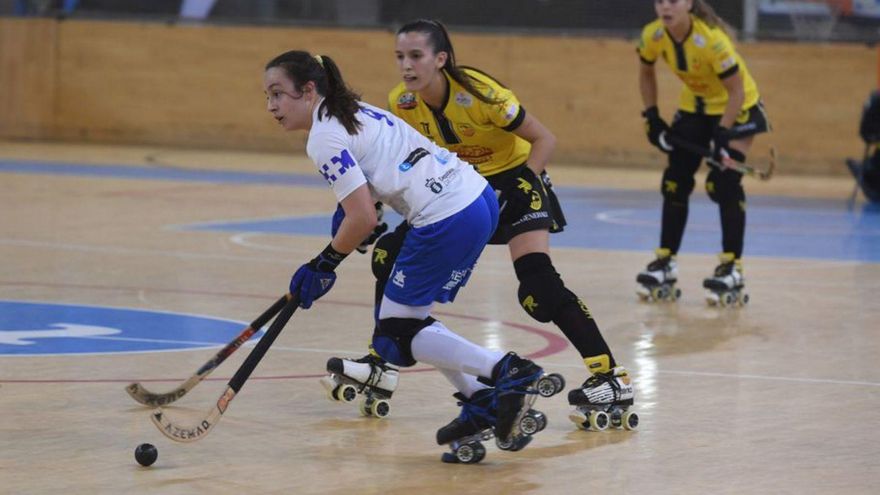 Alba Garrote conduce la bola en un partido contra el Palau.