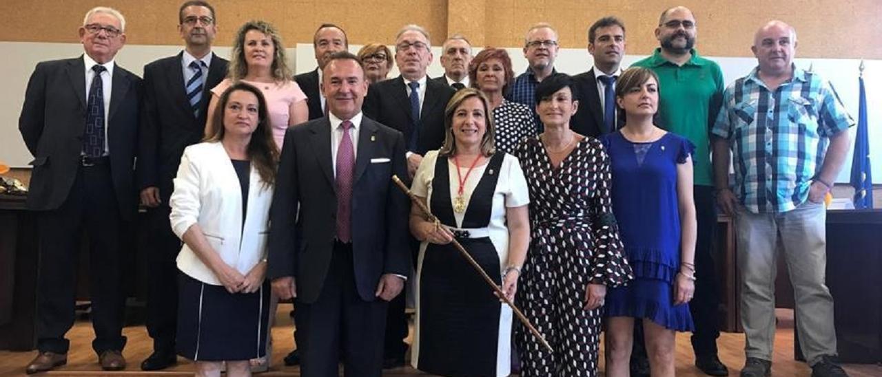 Foto de familia de la corporación de Benicàssim en la investidura de Susana Marqués (PP) como alcaldesa, tras las últimas elecciones de 2019.