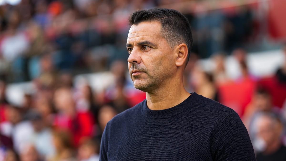 Míchel, concentrado durante el partido ante el Almería
