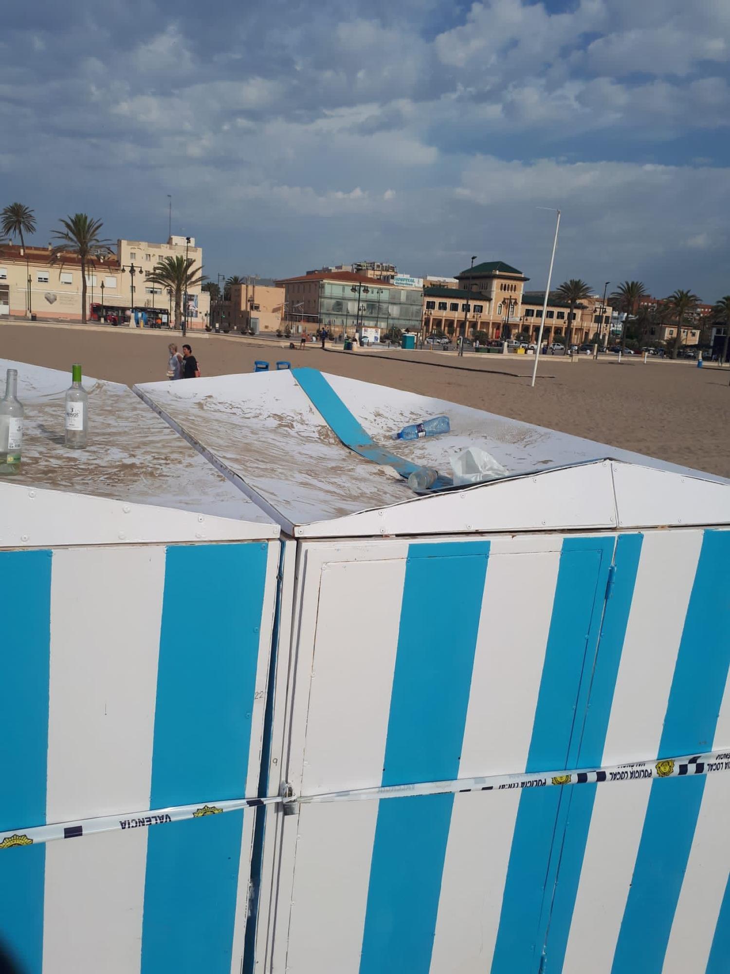 Destrozan los kioscos de la Malva-rosa tras un fin de semana de botellón