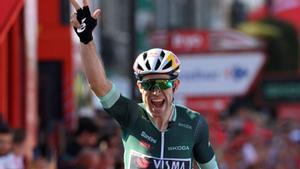 Van Aert s’exhibeix a plaer i guanya una tercera etapa en la Vuelta