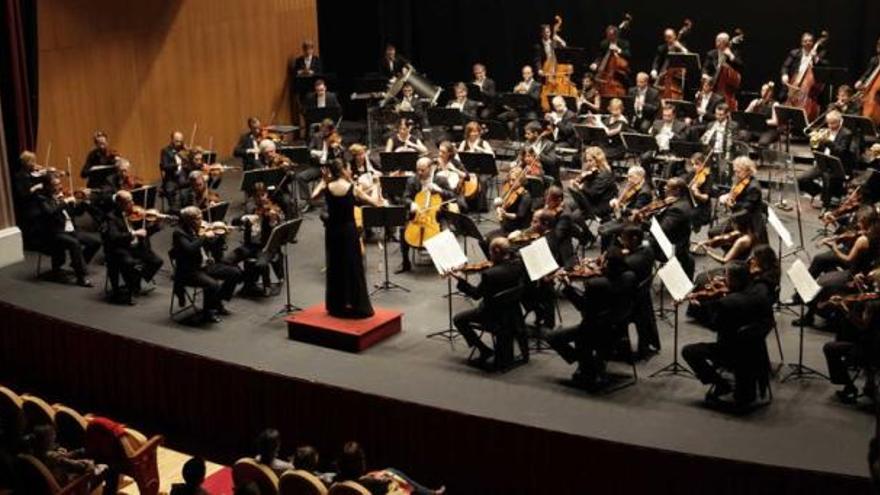 Un momento del concierto de la OSPA en el teatro Jovellanos, ayer por la tarde, con el patrocinio de LA NUEVA ESPAÑA.