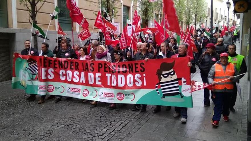 Más de 500 personas reclaman en Badajoz pensiones públicas dignas